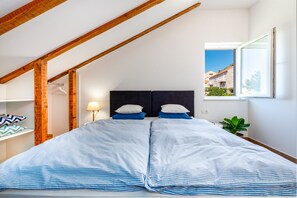 1 quarto, ferros/tábuas de passar roupa, acesso à internet