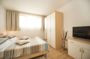 2 chambres, fer et planche à repasser, accès Internet, draps fournis
