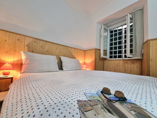 Laptop workspace, WiFi, bed sheets - Studio, heart of the city - A2 (Dubrovnik)