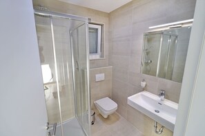 Doccia, asciugacapelli, asciugamani