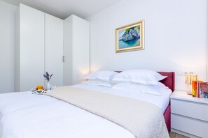 3 bedrooms, iron/ironing board, WiFi, bed sheets - Villa Rubea - Three Bedroom Villa with Terrace and Swimming Pool (Zvekovica)