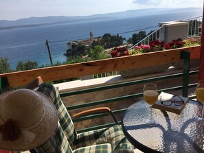 Outdoor dining - Apartments Eastern Paradise- One Bedroom Apartment with Terrace and Sea View (Bol)