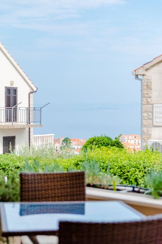 Apartments Iggy - One Bedroom Apartment with Terrace (A2) (ST)