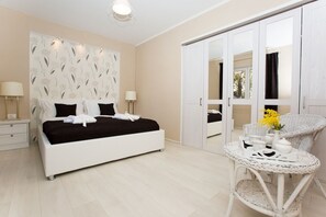 3 chambres, fer et planche à repasser, Wi-Fi, draps fournis