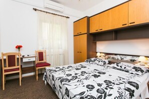 1 quarto, acesso à internet, roupa de cama