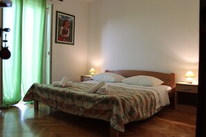 3 chambres, fer et planche à repasser, Wi-Fi, literie fournie