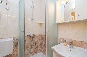 Toallas y papel de baño 