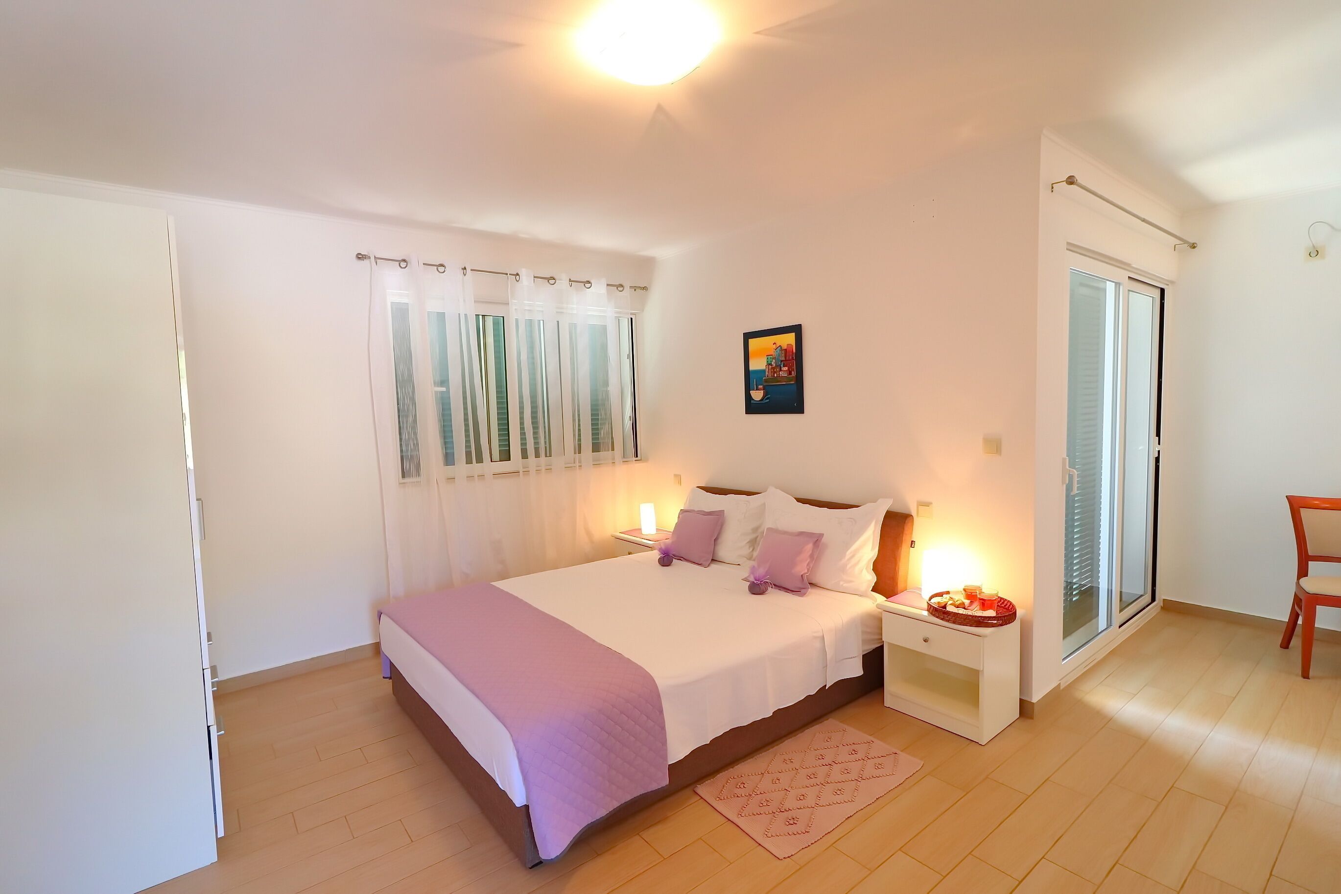 5 bedrooms, internet, bed sheets