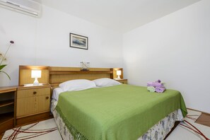 3 chambres, fer et planche à repasser, Wi-Fi, draps fournis