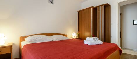 3 chambres, fer et planche Ă repasser, Wi-Fi, literie fournie