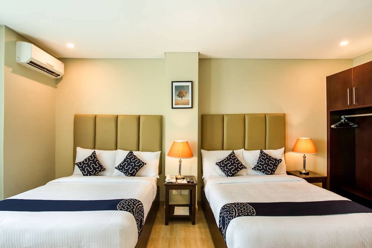 Escritorio, wifi gratis, ropa de cama