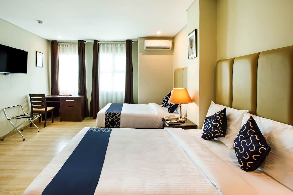 Superior Room | Desk, WiFi (free), bed sheets
