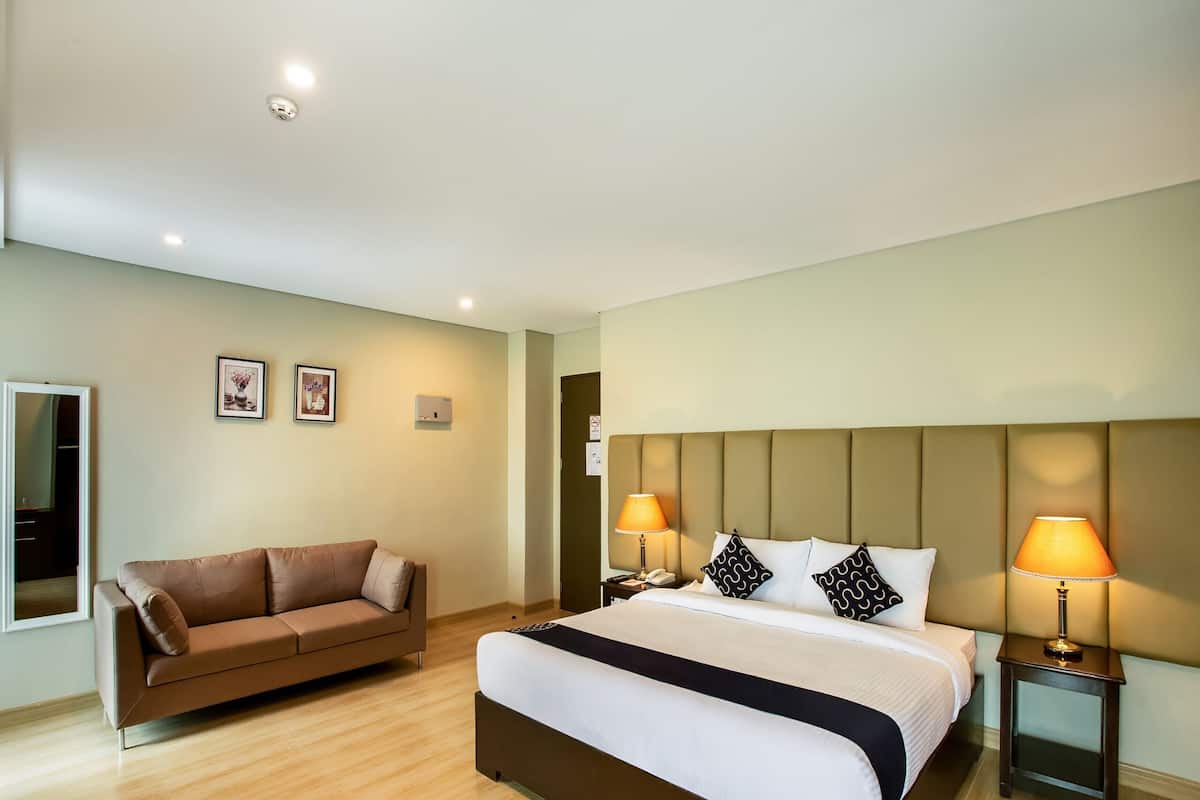 Studio Suite | Desk, WiFi (free), bed sheets