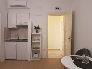 Fridge, cookware/dishes/utensils