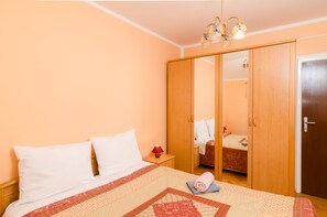 2 bedrooms, internet, bed sheets