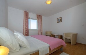 4 Schlafzimmer, Bügeleisen/Bügelbrett, WLAN, Bettwäsche