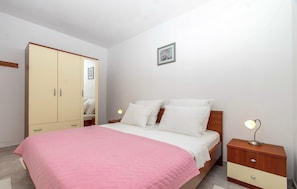 4 chambres, fer et planche à repasser, Wi-Fi, literie fournie