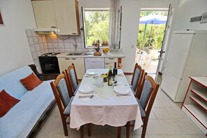 Refrigerador, horno, parrilla de estufa y lavavajillas 