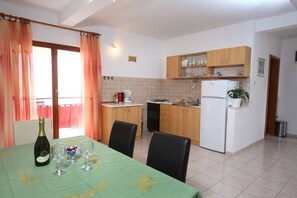 Dining - Apartments Boro - Two Bedroom Apartment with Terrace (A3) (Splitska)