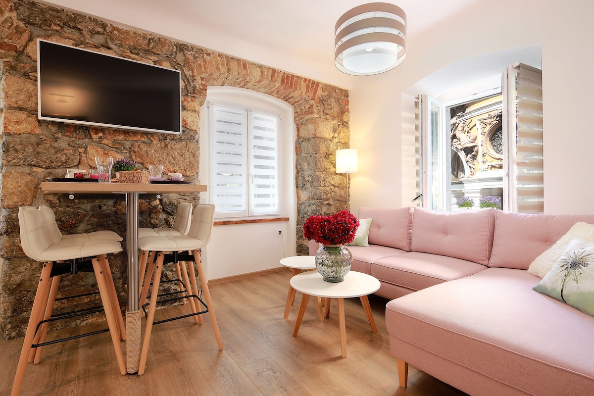 Deluxe Apartment, 1 Bedroom (Sail 2) | In-room dining