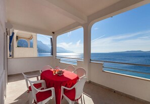 Outdoor dining - Apartments Nena (ST) - Two Bedroom Apartment with Terrace and Sea View (Pisak)