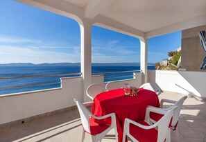 Outdoor dining - Apartments Nena (ST) - Two Bedroom Apartment with Terrace and Sea View (Pisak)