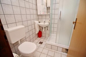 Dusj, hårføner og håndklær