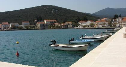 Apartments Neven - One Bedroom Apartment with Terrace and Garden View (A2)