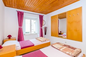 1 bedroom, internet, bed sheets
