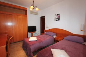 2 bedrooms, iron/ironing board, internet, bed sheets - Apartments Cervelin - Two-Bedroom Apartment with Terrace and Sea View (Lopud)