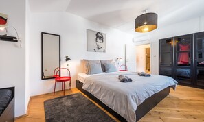 2 chambres, fer et planche à repasser, Internet gratuit, draps fournis