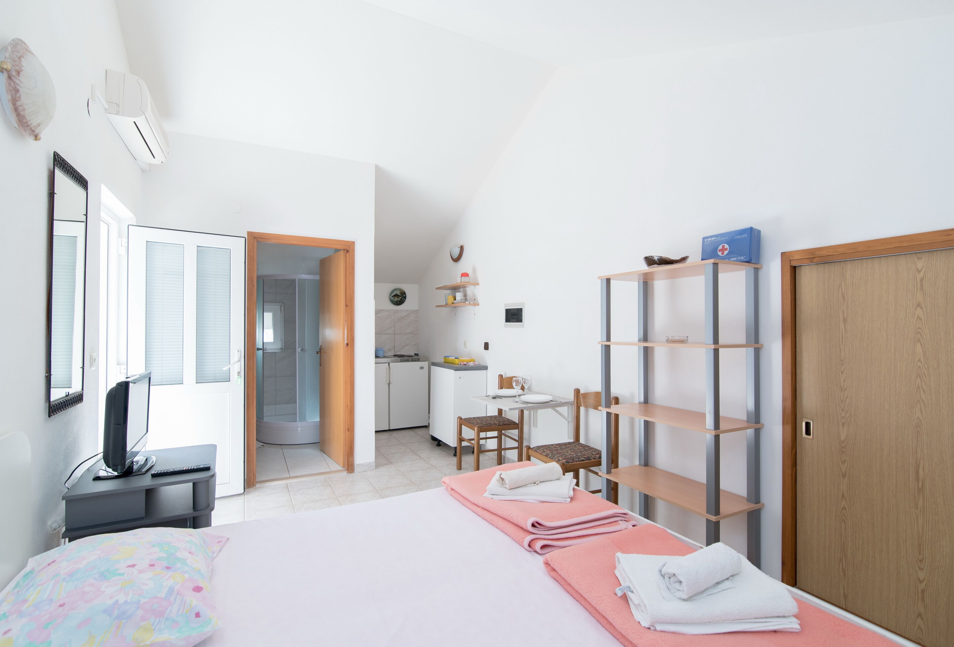 Internet, bed sheets