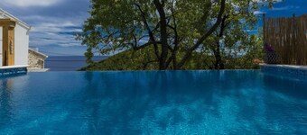 Villa Dundo Pero - Four Bedroom Villa with Swimming Pool and Sea View