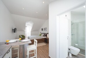 Fer et planche à repasser, accès Internet, draps fournis