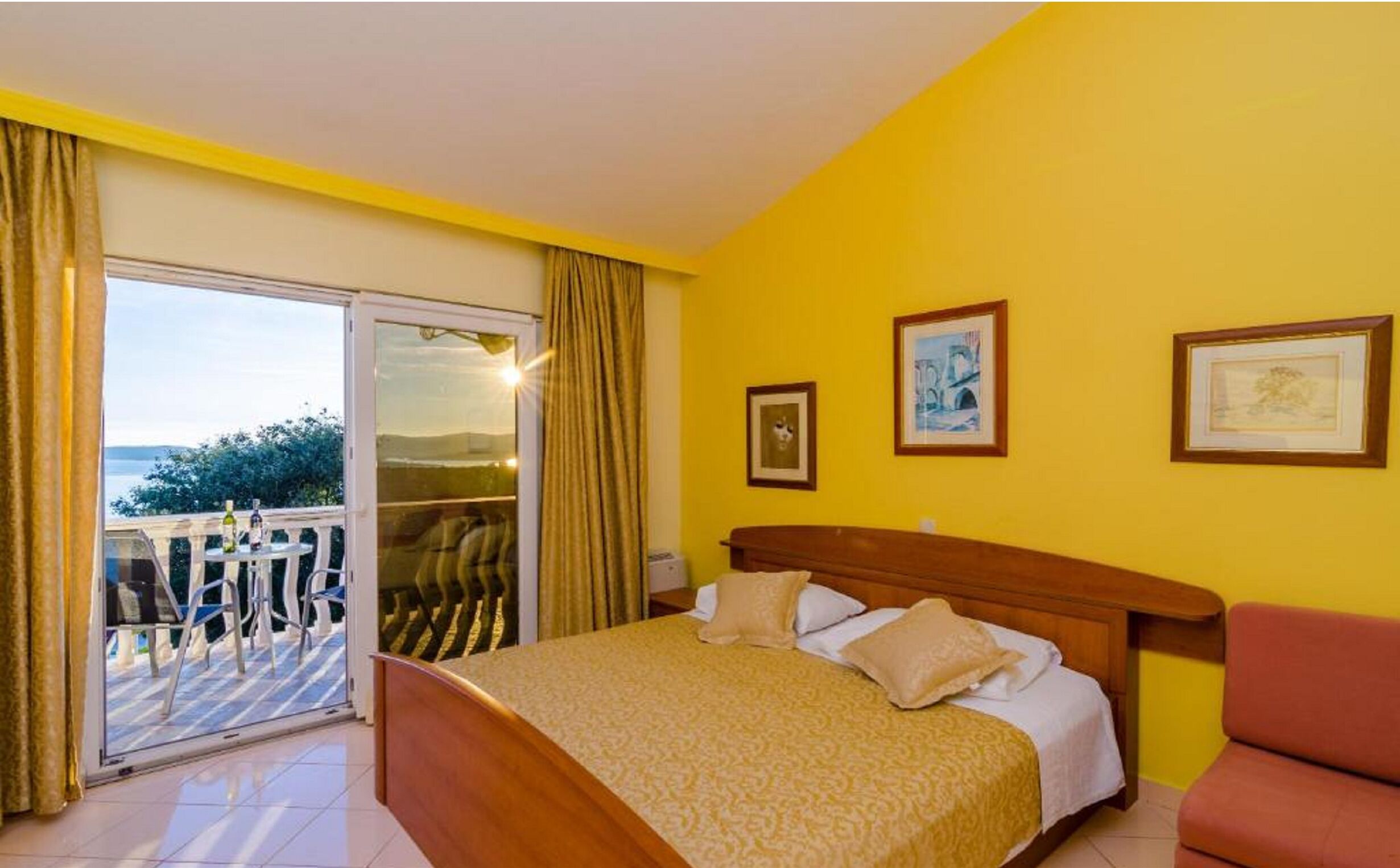 2 bedrooms, WiFi, bed sheets