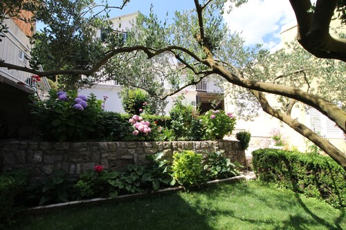 Holiday Home Gea - Three Bedroom Holiday Home with Terrace and Partial Sea View