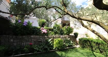 Holiday Home Gea - Three Bedroom Holiday Home with Terrace and Partial Sea View