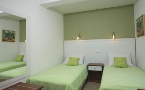 1 habitación, acceso a internet y ropa de cama 