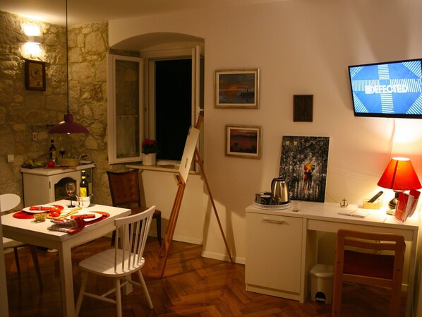Dining - Old City Center Suite - One Bedroom Suite (Split)
