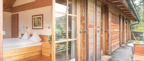 5 bedrooms, in-room safe, desk, iron/ironing board