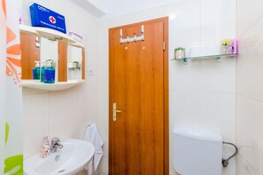 Sèche-cheveux, serviettes fournies