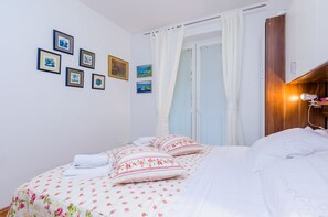 1 chambre, fer et planche à repasser, Wi-Fi, draps fournis