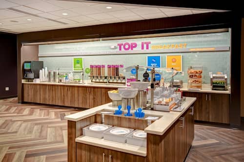 Buffet déjeuner gratuit tous les jours