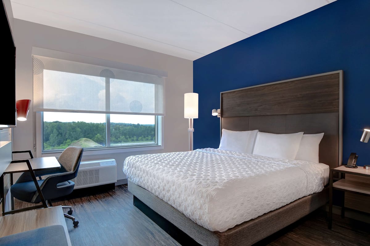 1 bedroom, hypo-allergenic bedding, pillow-top beds