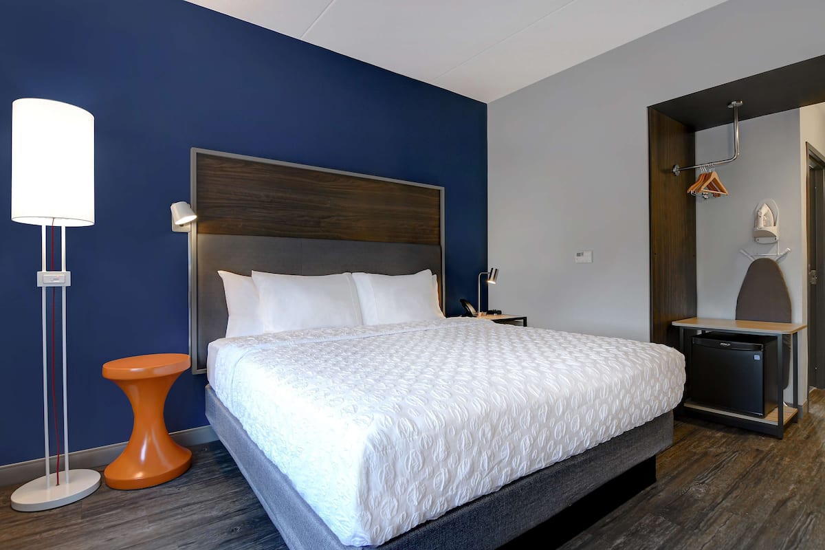 1 bedroom, hypo-allergenic bedding, pillow-top beds