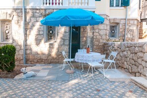 Outdoor dining - Apartments Carmen & Tosca - Two-Bedroom Apartment with Terrace (Dubrovnik)