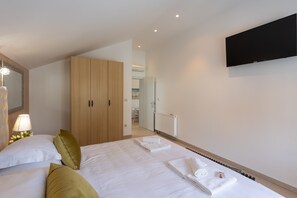 2 chambres, fer et planche à repasser, Wi-Fi, draps fournis