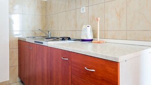 A kitchen with a sink, stove, and cabinets. - Guest House Fontana - Superior Studio with Sea View (2 Adults) (Mlini)