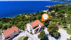 An aerial view of a coastal property with a red-roofed building, a swimming pool, and a view of the sea. - Guest House Fontana - Superior Studio with Sea View (2 Adults) (Mlini)