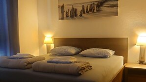 1 bedroom, internet, bed sheets - Villa Peragić - Triple Room with Balcony (Molunat)